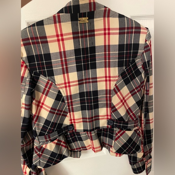 Blazer - Picture 2 of 2